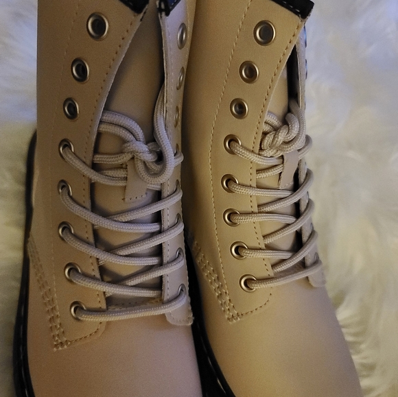 Dr. Martens Boots - Picture 7 of 15